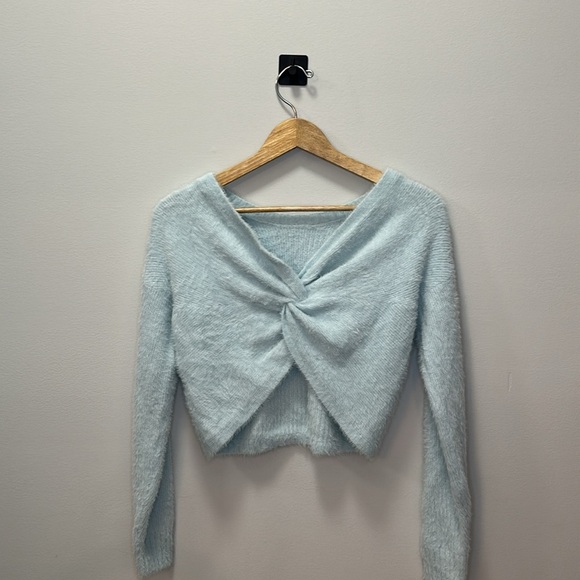 NWOT!Hollister women’s super soft fuzzy knot back long sleeve sweater.Super cozy - Picture 1 of 3